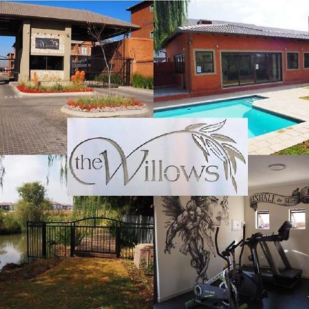 Or Tambo Self Catering Apartments, The Willows Boksburg Exteriör bild