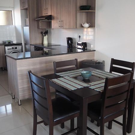 Or Tambo Self Catering Apartments, The Willows Boksburg Exteriör bild