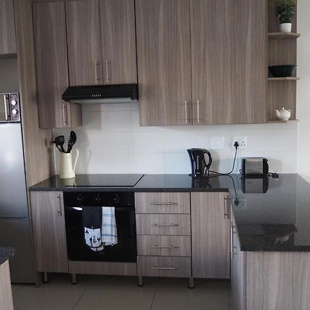 Or Tambo Self Catering Apartments, The Willows Boksburg Exteriör bild