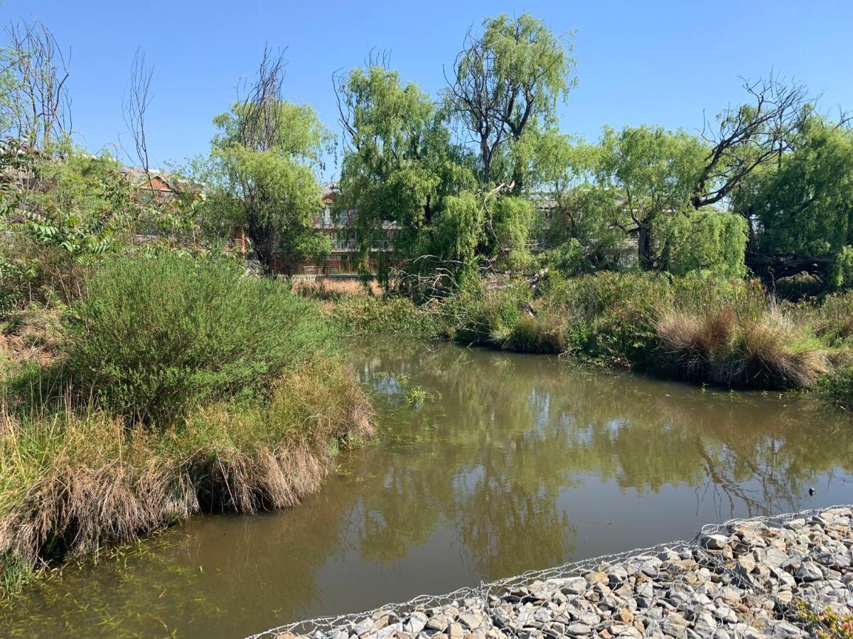 Or Tambo Self Catering Apartments, The Willows Boksburg Exteriör bild