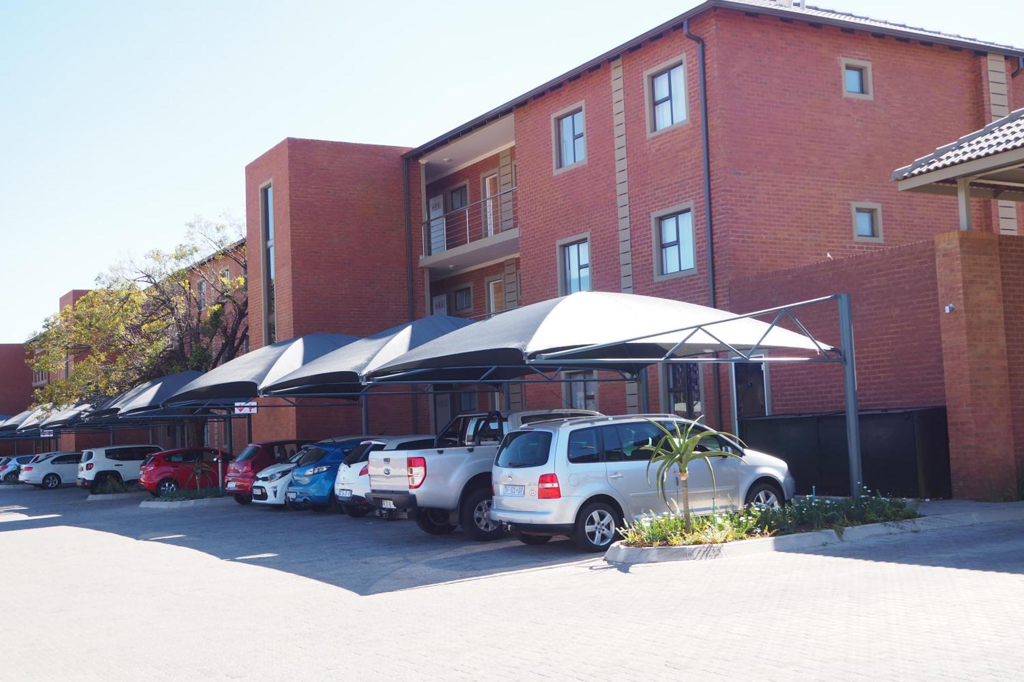 Or Tambo Self Catering Apartments, The Willows Boksburg Exteriör bild