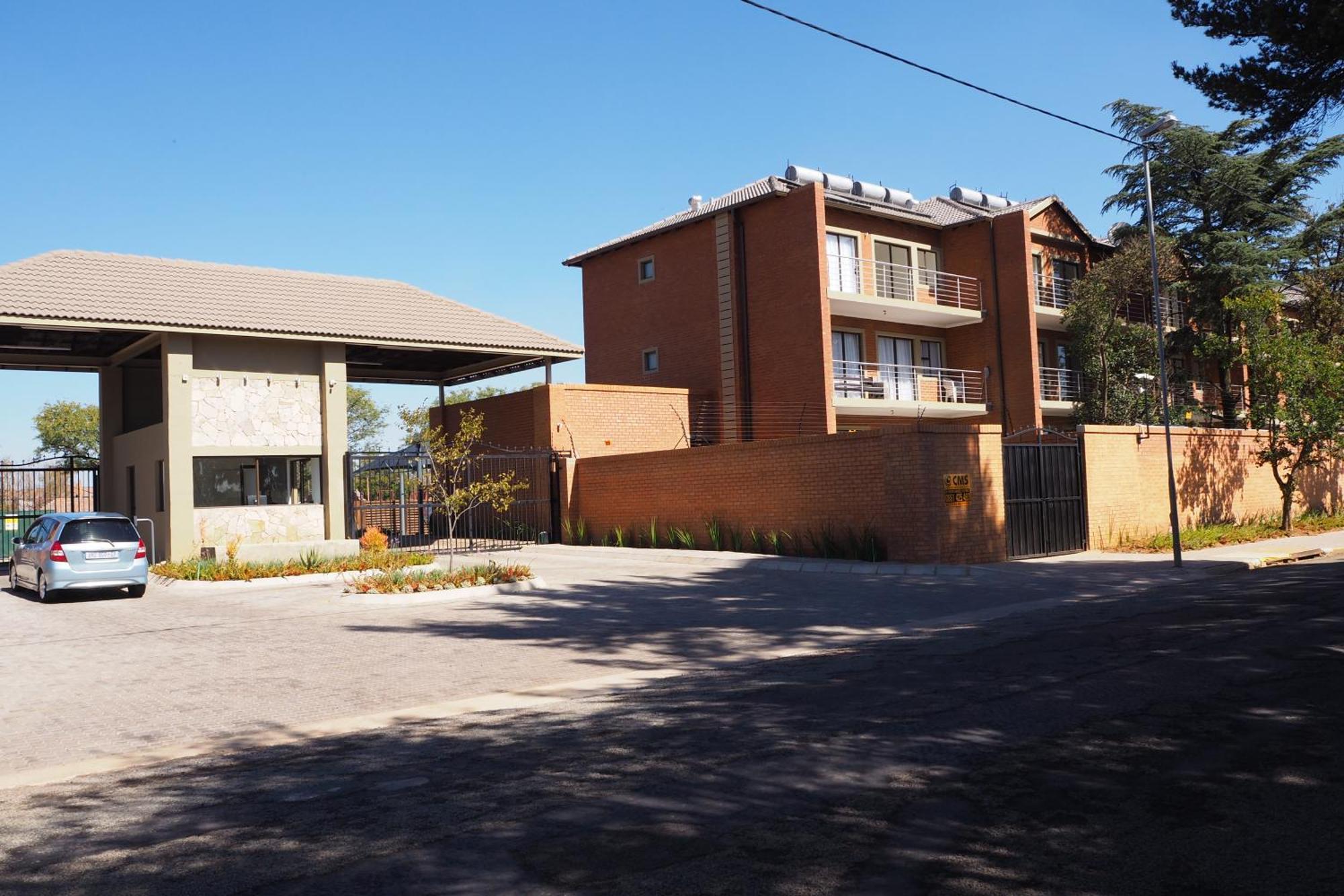 Or Tambo Self Catering Apartments, The Willows Boksburg Exteriör bild