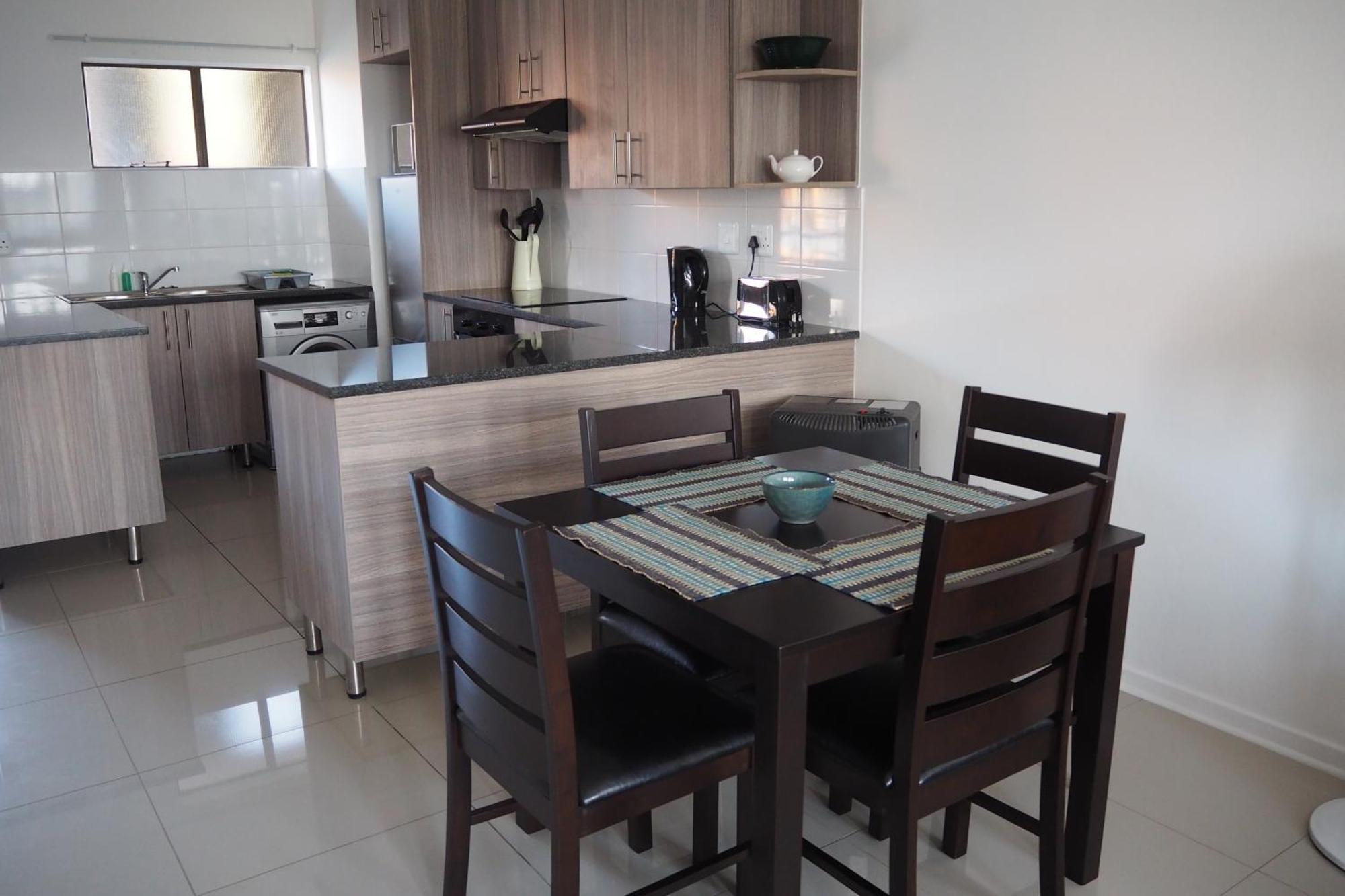 Or Tambo Self Catering Apartments, The Willows Boksburg Exteriör bild