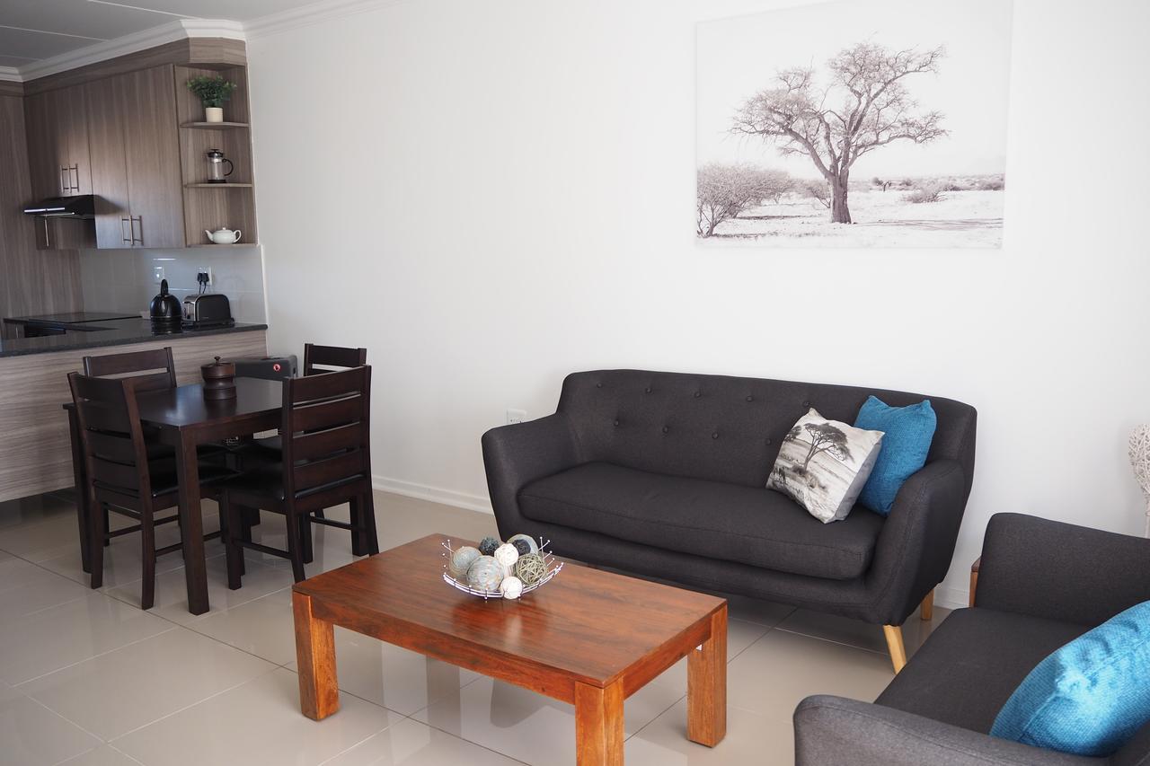 Or Tambo Self Catering Apartments, The Willows Boksburg Exteriör bild