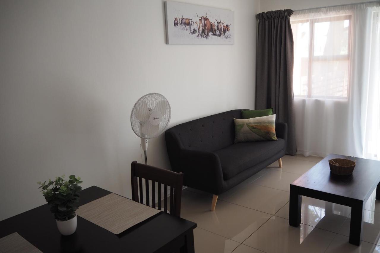 Or Tambo Self Catering Apartments, The Willows Boksburg Exteriör bild