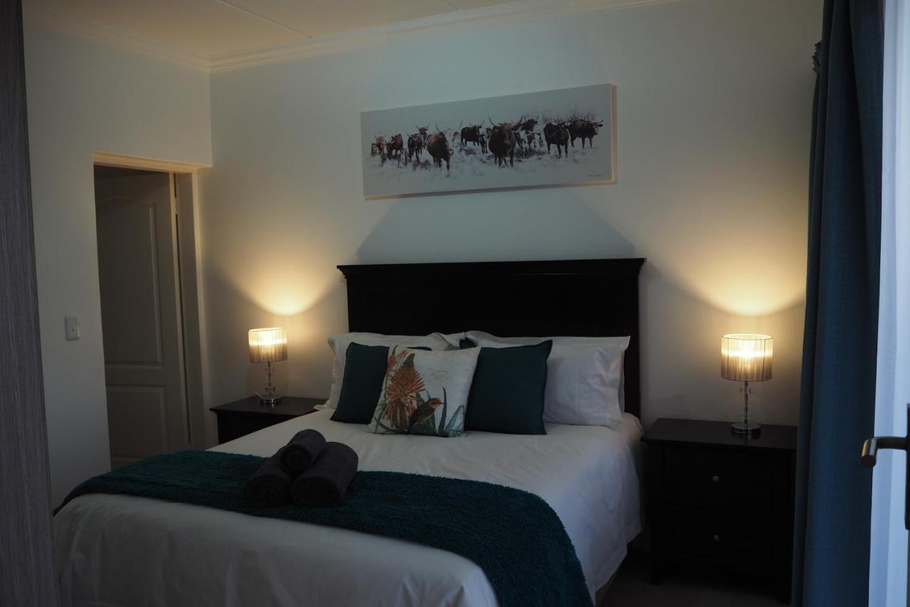 Or Tambo Self Catering Apartments, The Willows Boksburg Exteriör bild