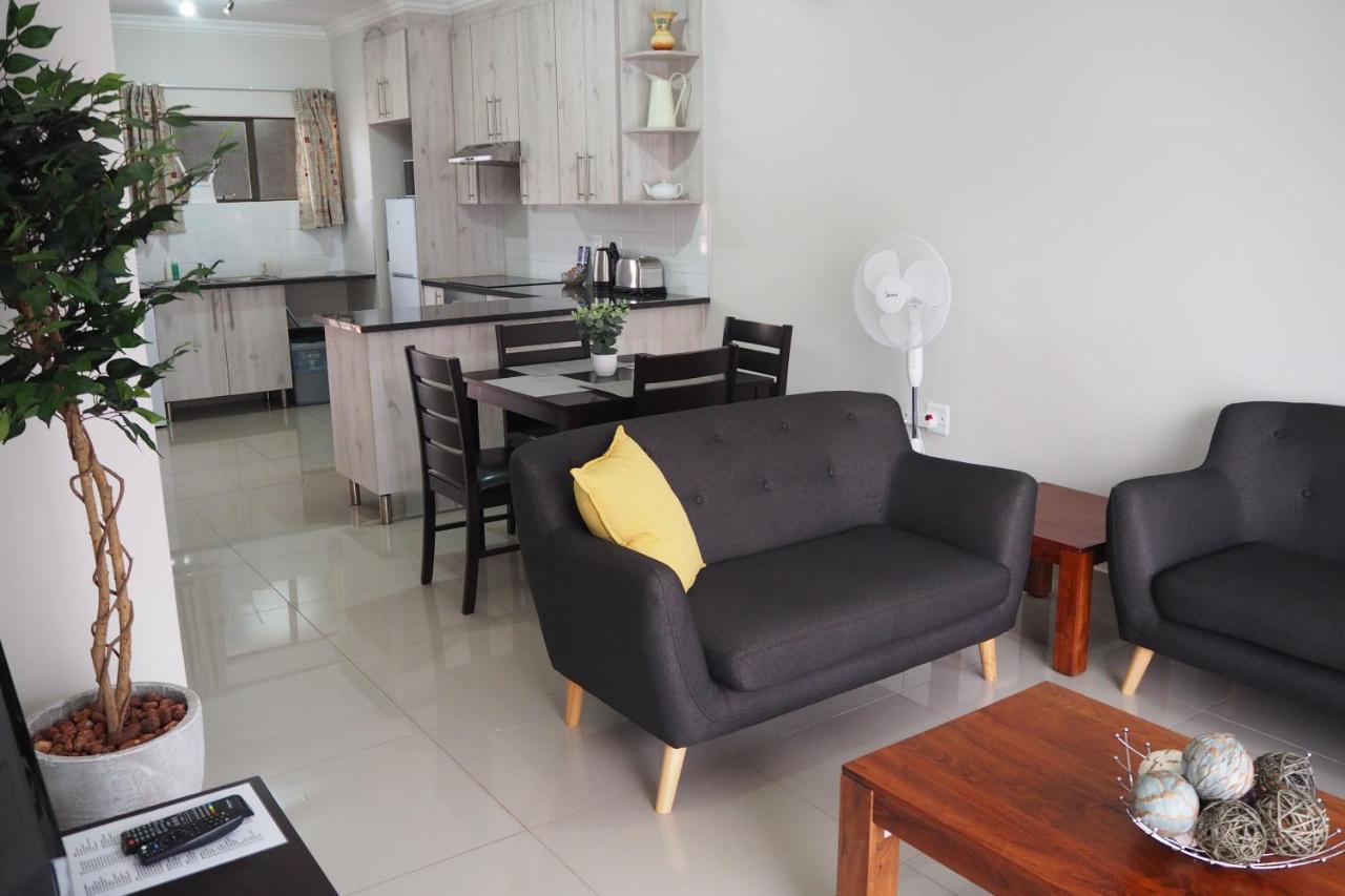 Or Tambo Self Catering Apartments, The Willows Boksburg Exteriör bild