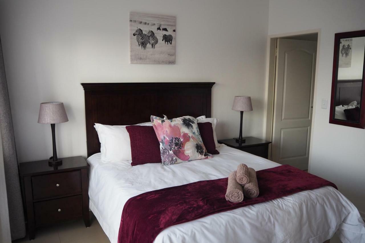 Or Tambo Self Catering Apartments, The Willows Boksburg Exteriör bild