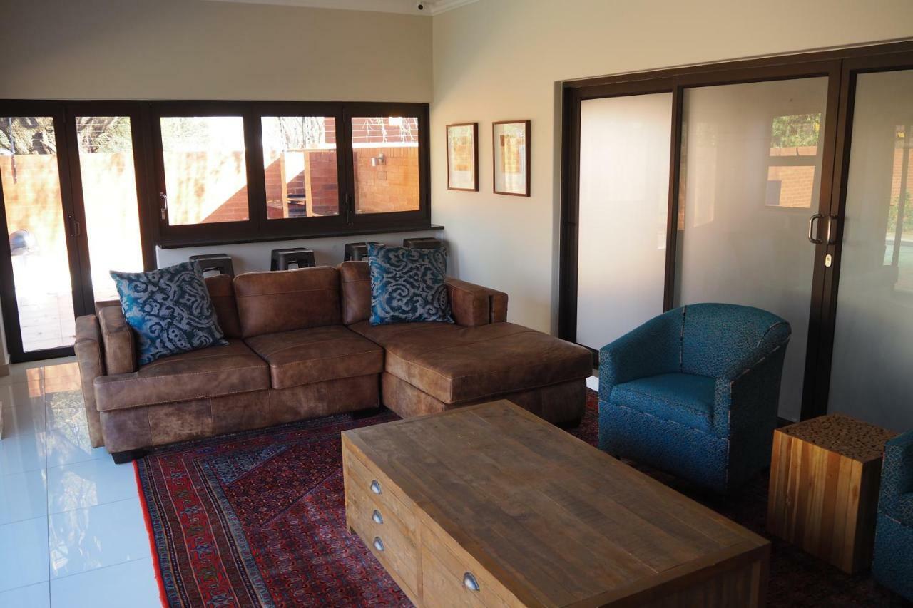 Or Tambo Self Catering Apartments, The Willows Boksburg Exteriör bild