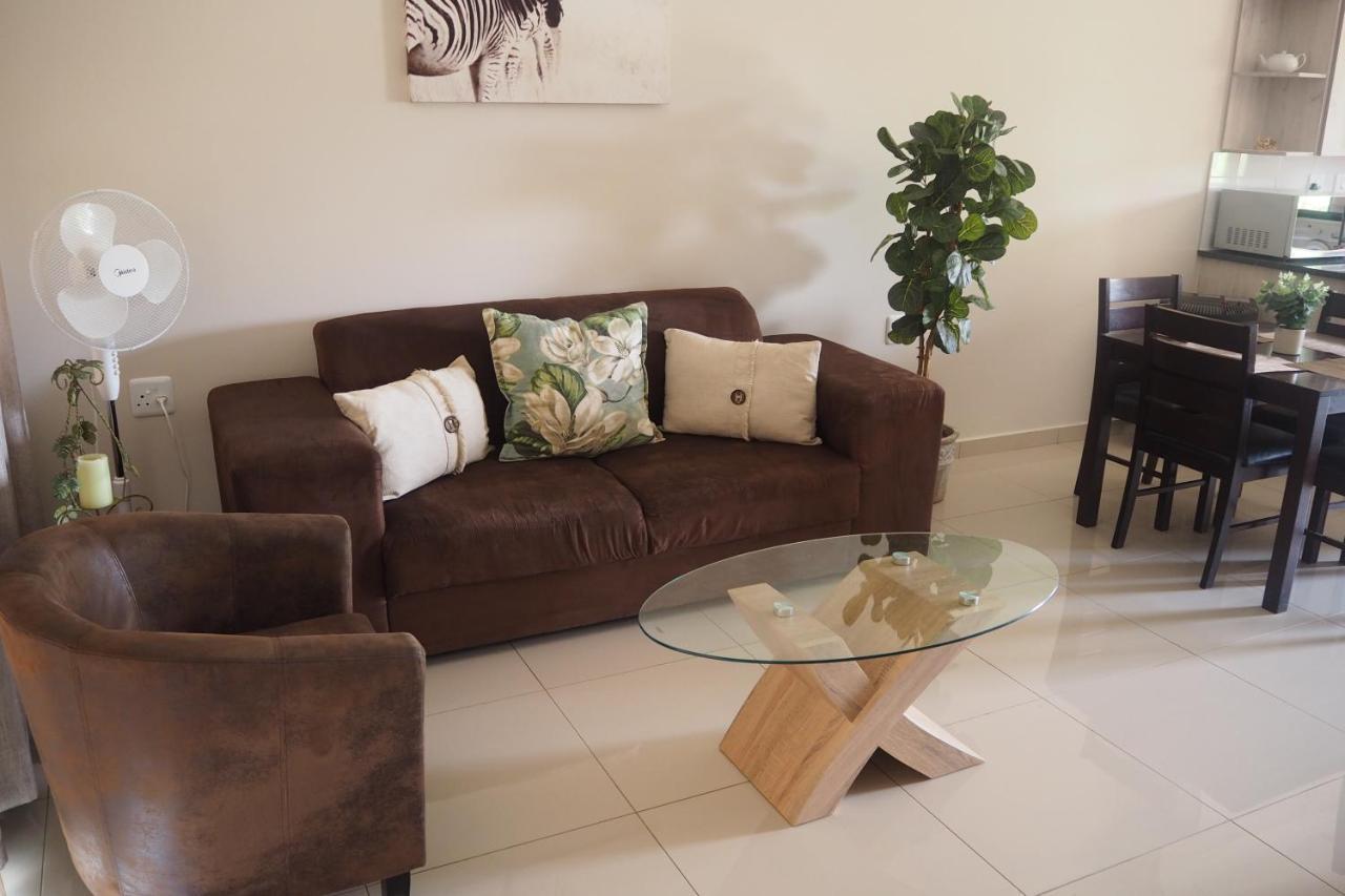 Or Tambo Self Catering Apartments, The Willows Boksburg Exteriör bild