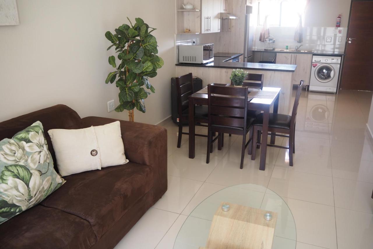 Or Tambo Self Catering Apartments, The Willows Boksburg Exteriör bild
