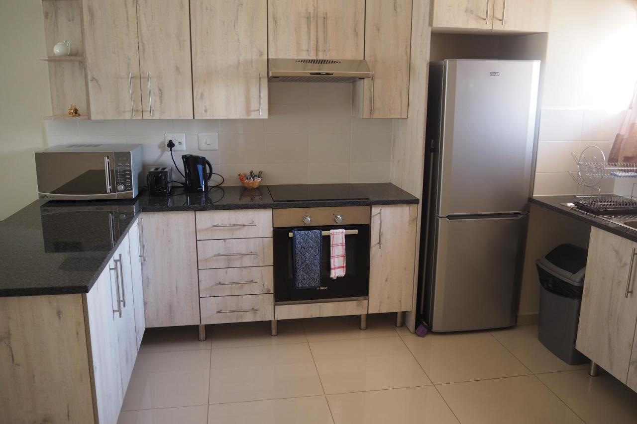Or Tambo Self Catering Apartments, The Willows Boksburg Exteriör bild